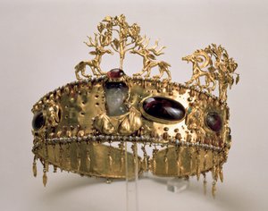 Diadem、Khoklachの埋葬マウンドで発見（ゴールド、ターコイズ、コーラル、ガーネット、パール、ガラス、アメジスト）
